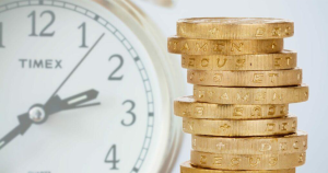 الادخار أم الاستثمار: أيهما يجب أن تبدأ به