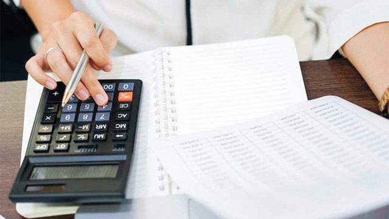 قاعدة 50/30/20: طريقة سهلة لتقسيم دخلك الشهري نحو الحرية المالية