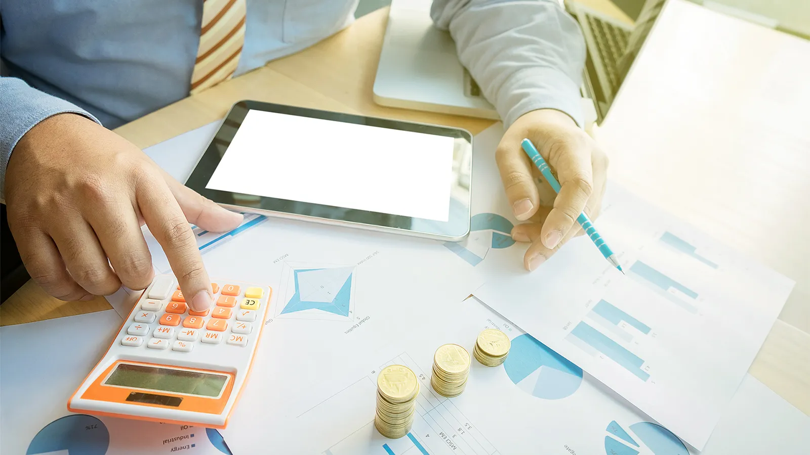 اللمسات المالية الشخصية: ما وراء الميزانية والادخار (دليل تحقيق الثراء الهادئ)