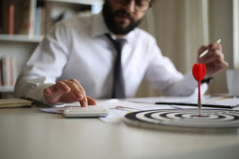 خطة عمل مدتها 5 سنوات لـ تغيير واقعك المالي: من الديون إلى الحرية