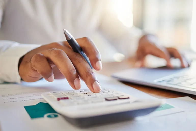 اللمسات المالية الشخصية: ما وراء الميزانية والادخار (دليل تحقيق الثراء الهادئ)