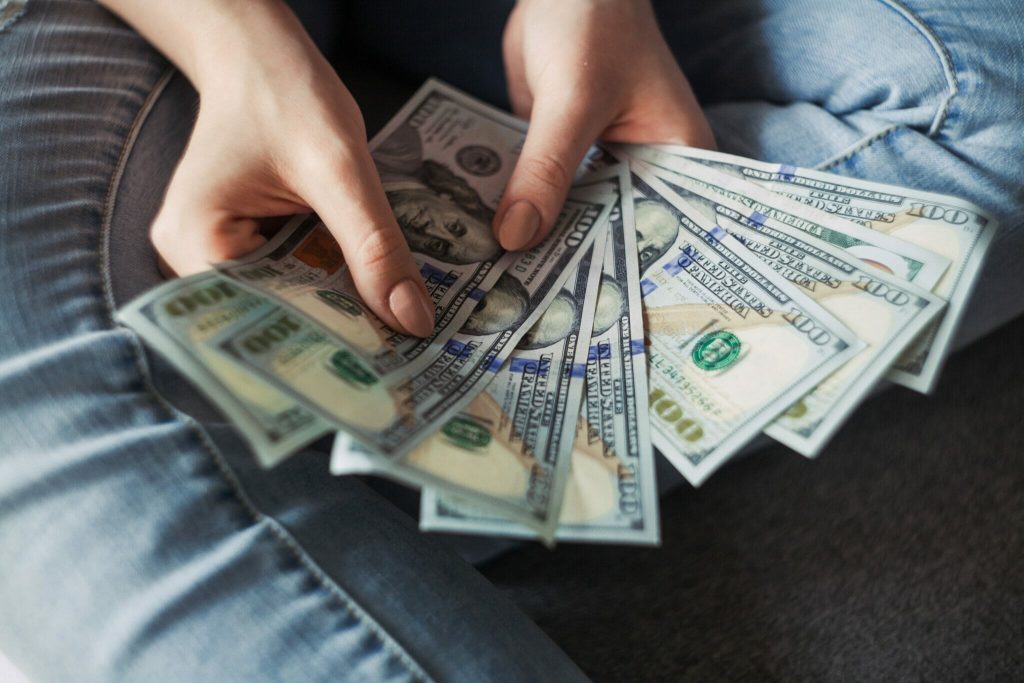 زيادة الدخل: 10 أفكار مبتكرة لمصادر دخل إضافية أو عمل جانبي (دليل شامل)