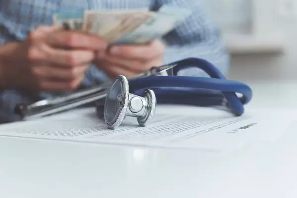 التأمين الصحي: نصائح ذكية لتقليل تكلفة أقساط التأمين (دليل استراتيجي)