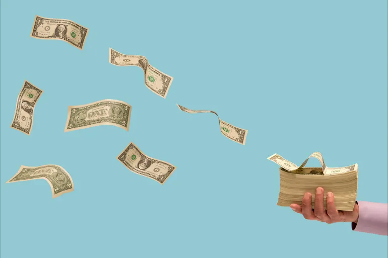 هل تسدد الدين الأصغر أم الدين ذي الفائدة الأعلى أولاً؟