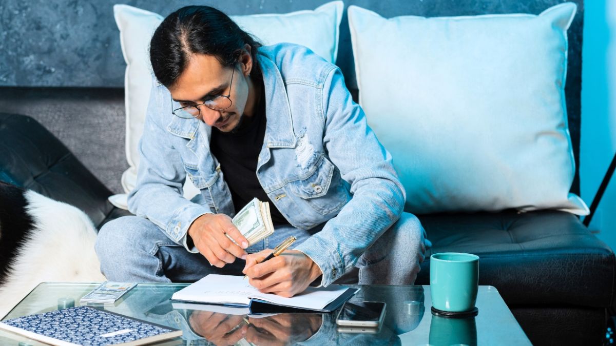 قانون باركنسون المالي: كيف يتمدد إنفاقك ليلتهم دخلك، وكيف توقفه