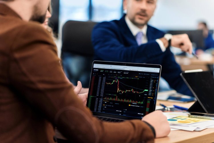 الاستثمار المبالغ الصغيرة بحكمة في سوق الأوراق المالية