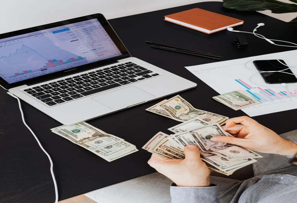 من الصفر إلى أول 1000 دولار: خطوات الربح من الإنترنت للمبتدئين