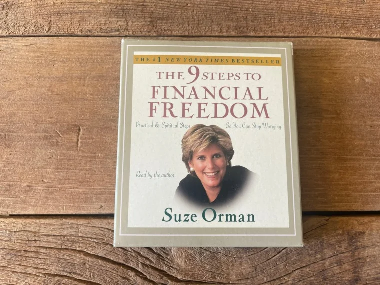 5 كتب مالية هي حجر الأساس لثروات العمالقة: دليلك الشامل للحرية المالية