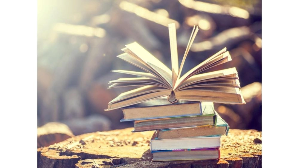 كتب غيرت حياة المليارديرات؟ دليل شامل لصناعة الثروة من الورق