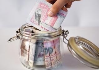 لمسة وعي: لماذا لا يجعلك الادخار وحده غنياً؟ السر في حركة المال